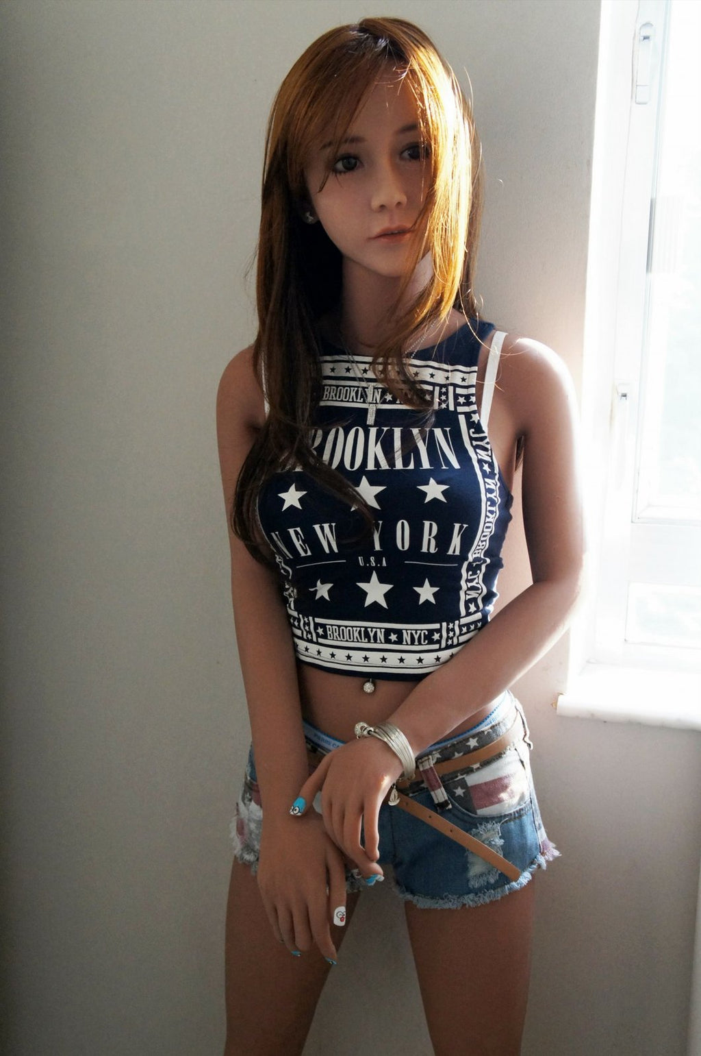A doll with a slim body, perky hips, and plump breasts and buttocks, as well as a face-thinning realistic doll