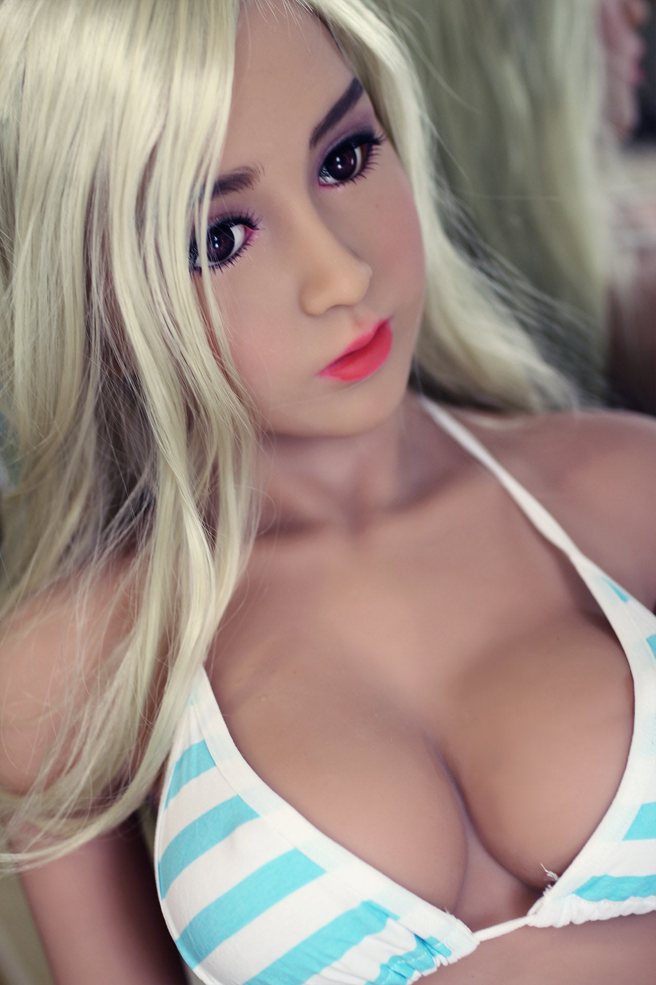 Cute and sexy big-breasted realistic doll