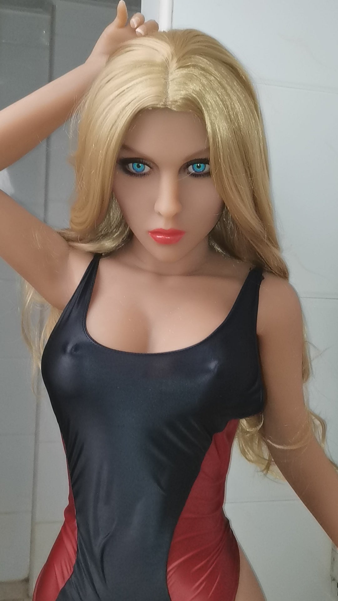 Beautiful woman with plump breasts and buttocks, thin face, lifelike doll
